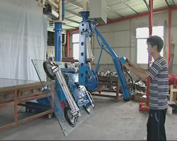 Glass Manipulator Handles Glass Freely